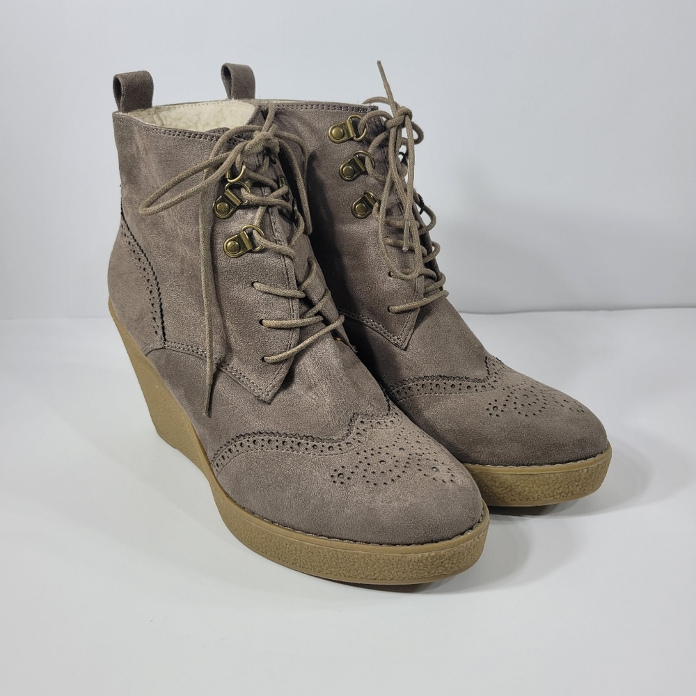 H&M Women's Beige Faux Suede Lace Up Fur Lined Wedge Ankle Boot UK 7 EUR 40 B120
